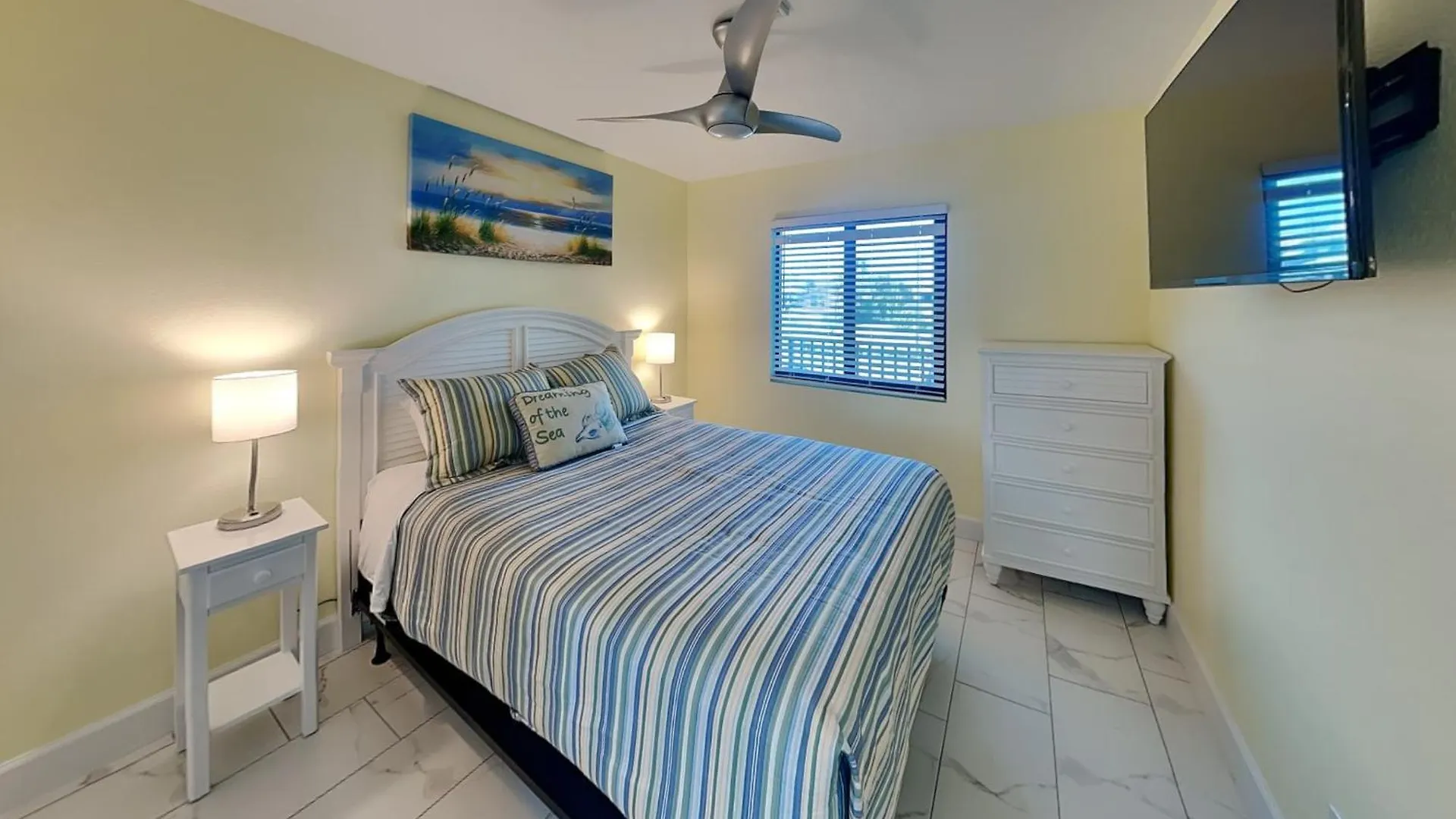 Seaside 103 *
