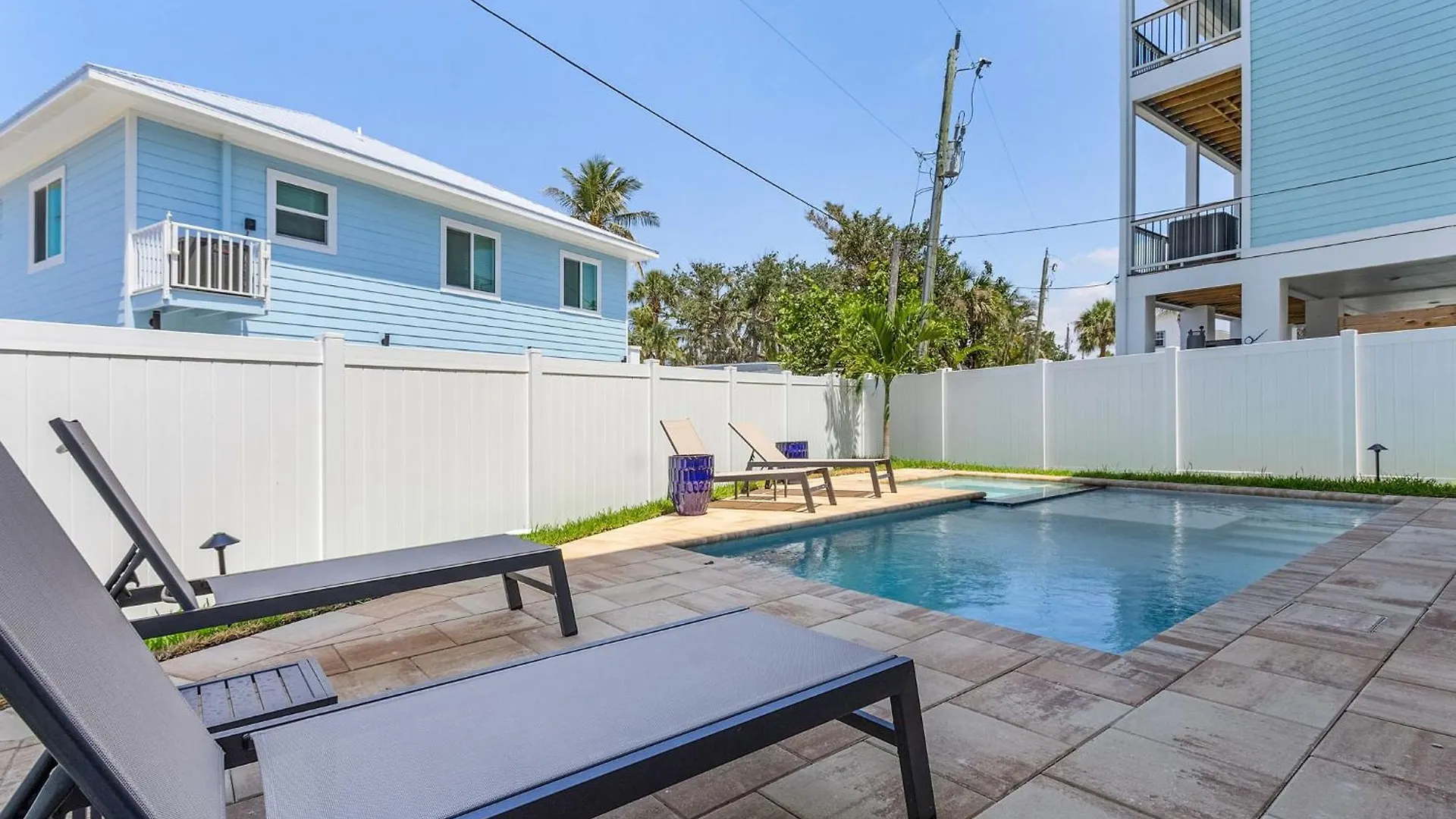 209 Seabreeze Escape: New Spacious 5-bedroom Pool Home! 別荘