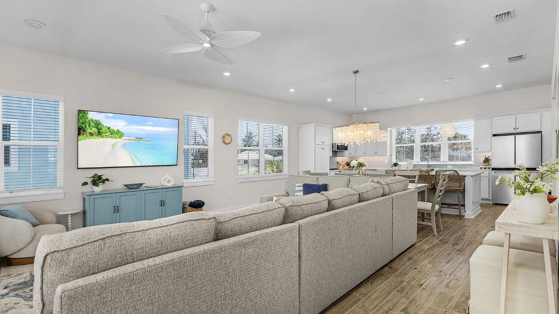 209 Seabreeze Escape: New Spacious 5-bedroom Pool Home! 別荘