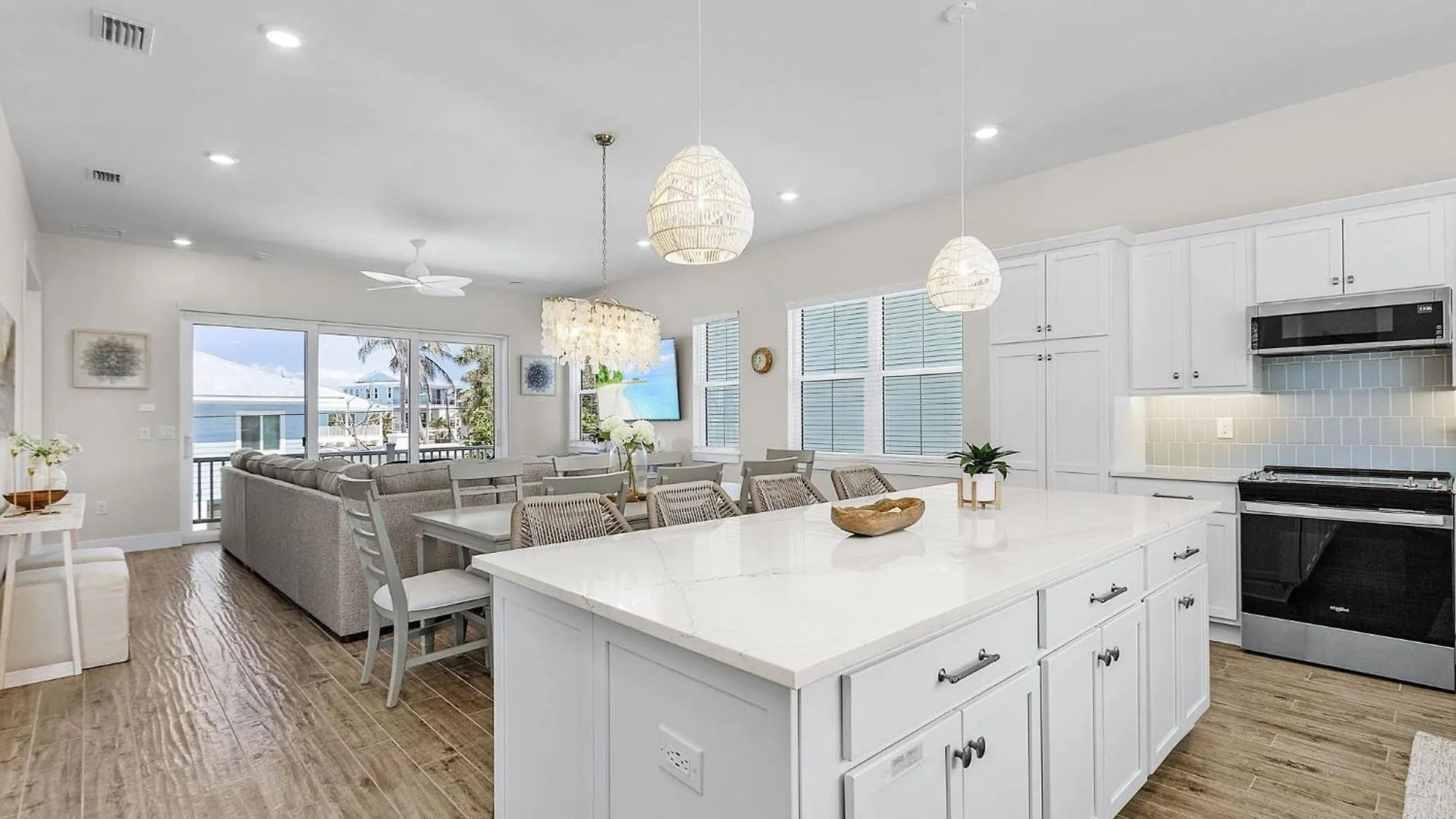 209 Seabreeze Escape: New Spacious 5-bedroom Pool Home! 別荘 *