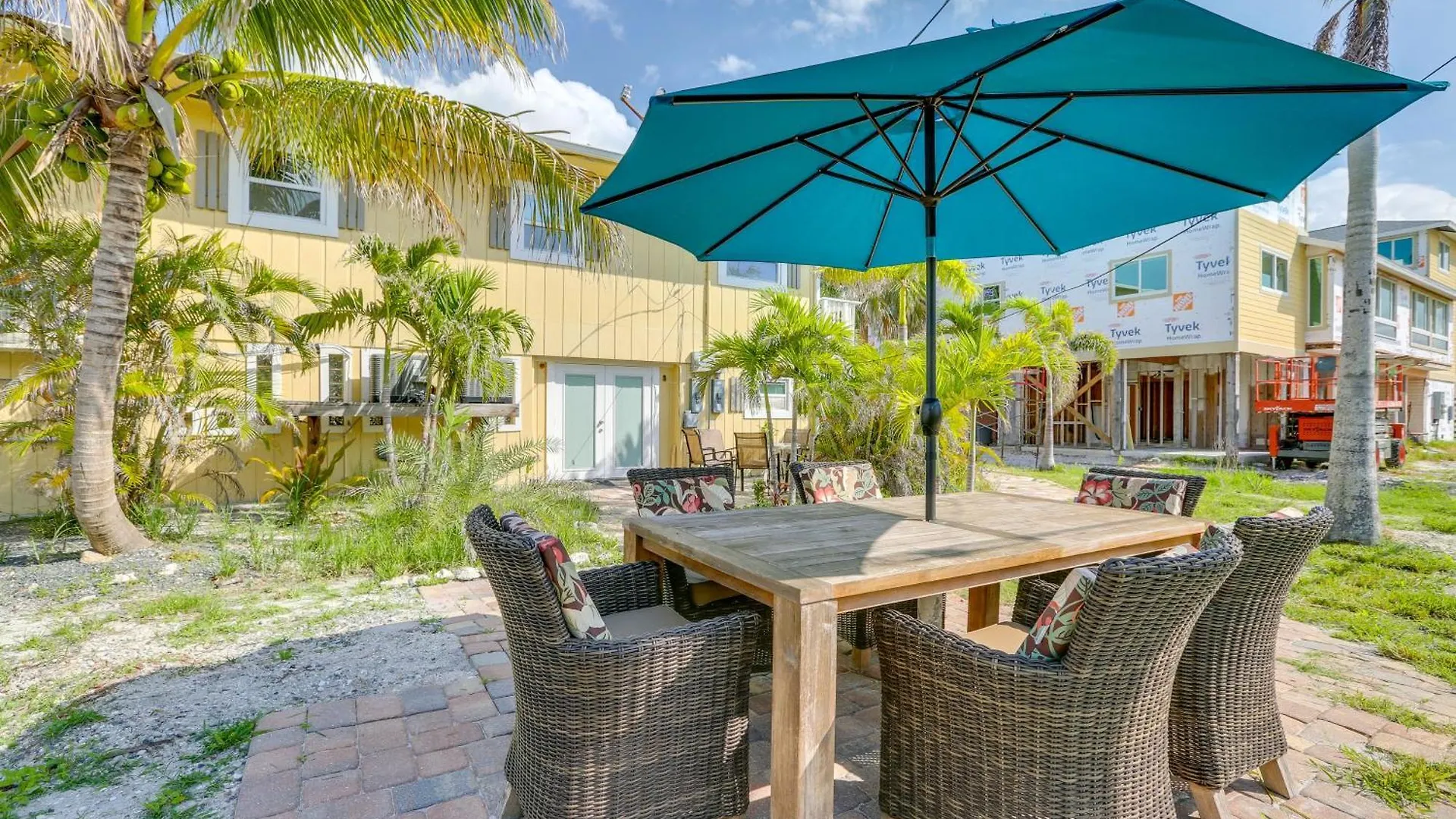 Walkable Gulf-view Getaway In Myers Beach!