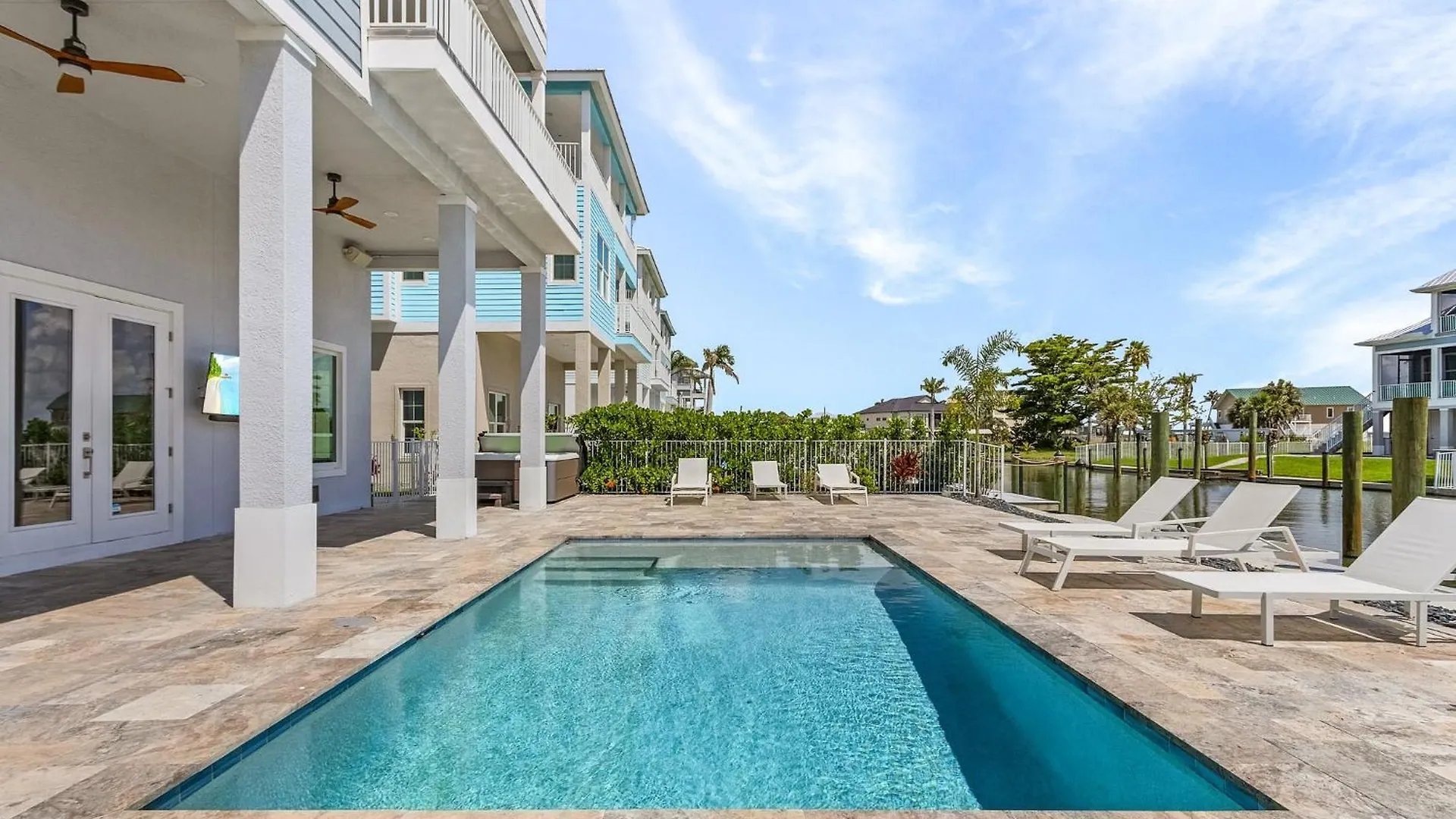 בית נופש 673 White Sands Retreat: Bay Views, Pool, Elevator פורט מיירס ביץ'