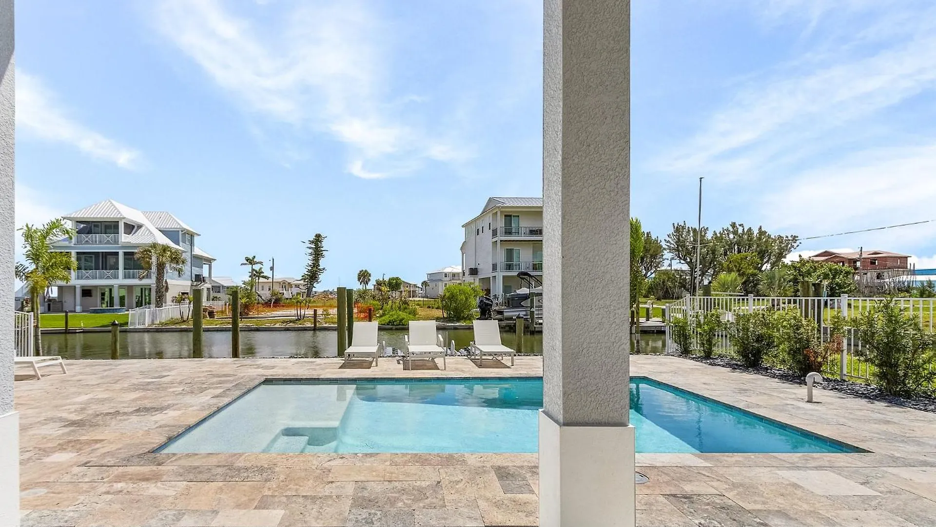 673 White Sands Retreat: Bay Views, Pool, Elevator בית נופש