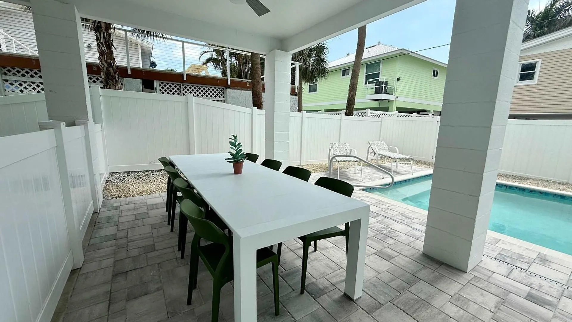 New Build - Pool - Walk To Holiday home