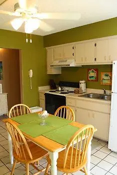 Edgewater Apartment *