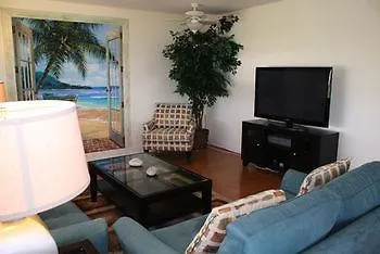 Edgewater Apartment *