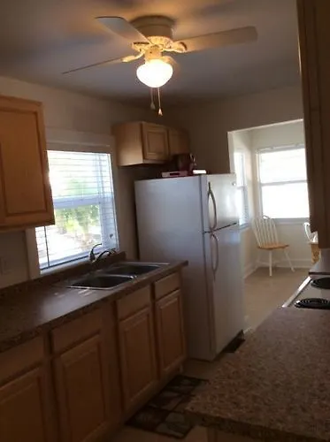 Red Coconut Rv Park 2*