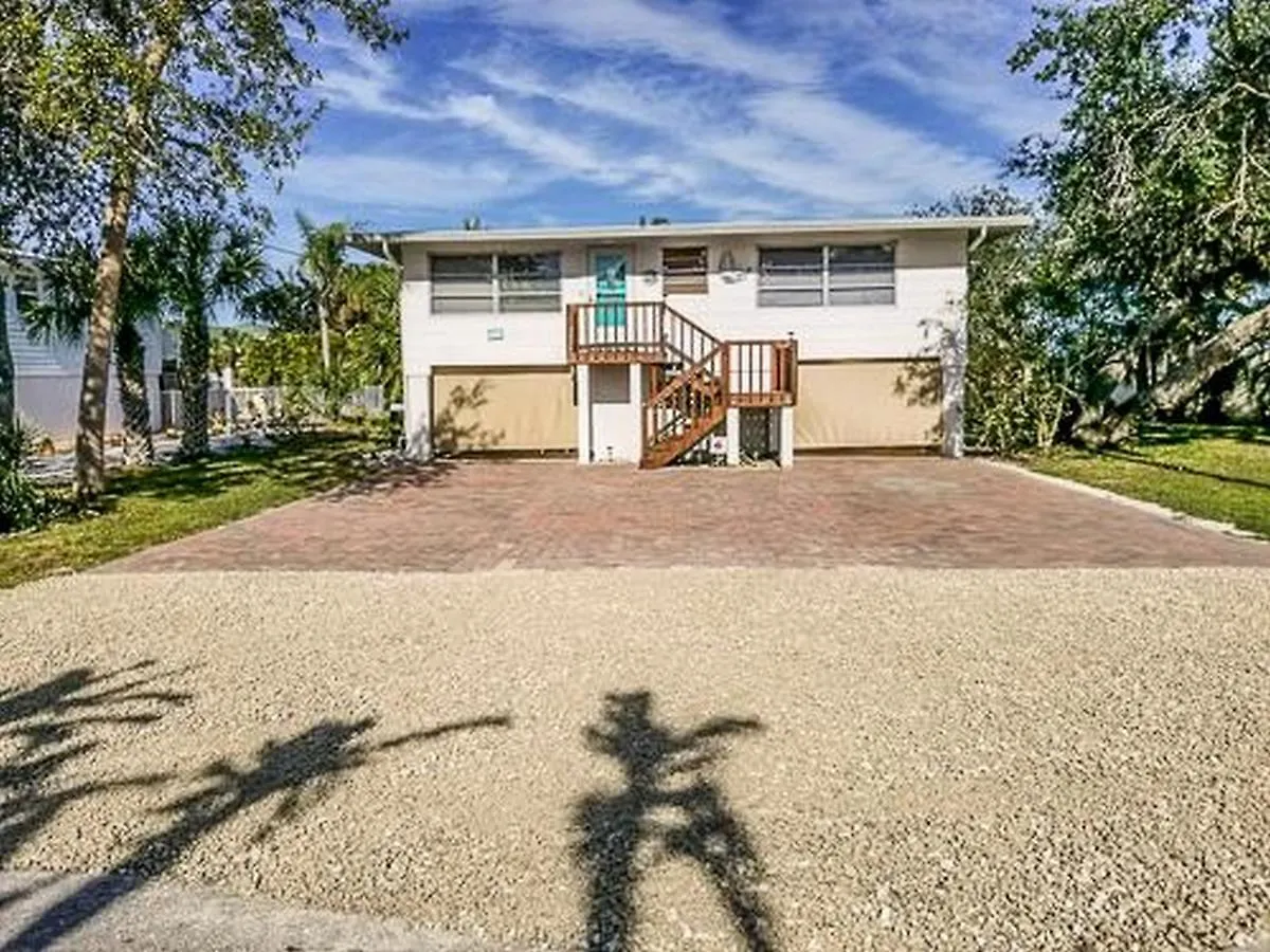 5481 Oak Ridge