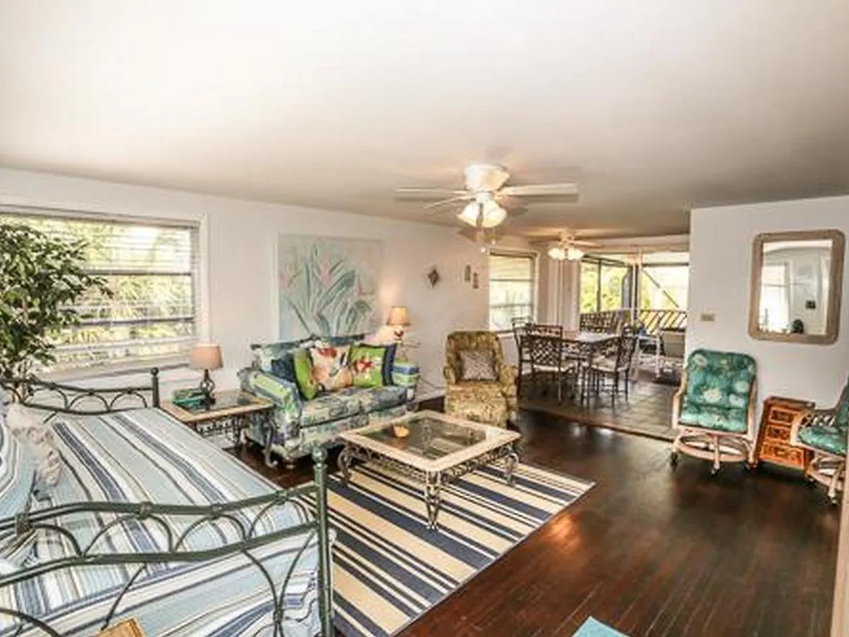5481 Oak Ridge *