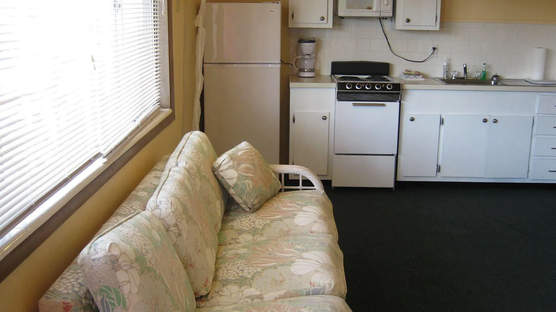 The Court And Motel 2*
