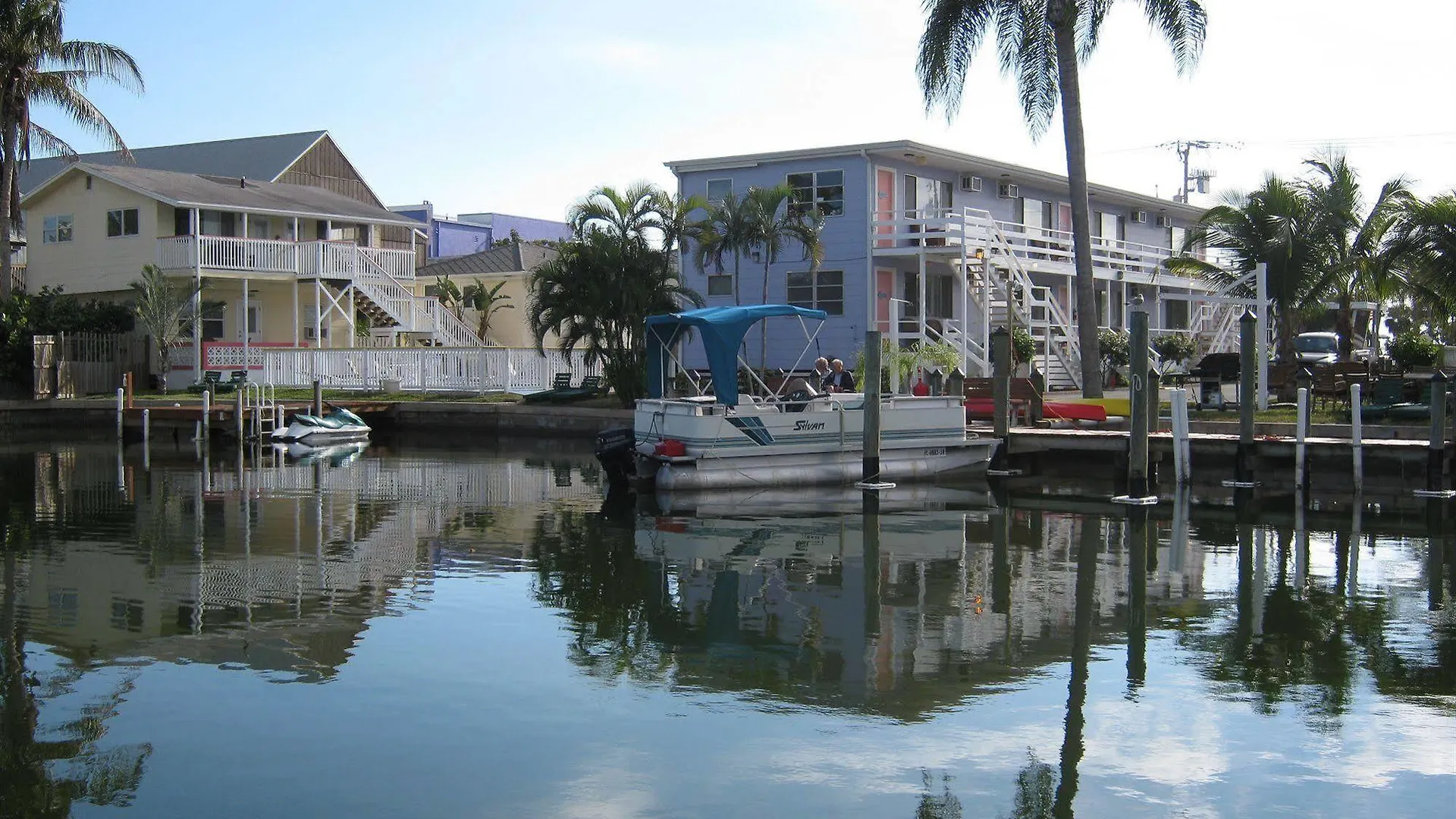 The Court And Motel 2*