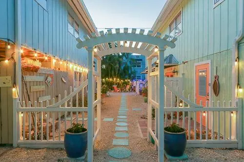 235 Mango - Dollar Fort Myers Beach
