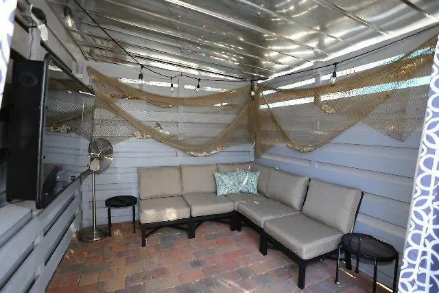5570 Palmetto Street *