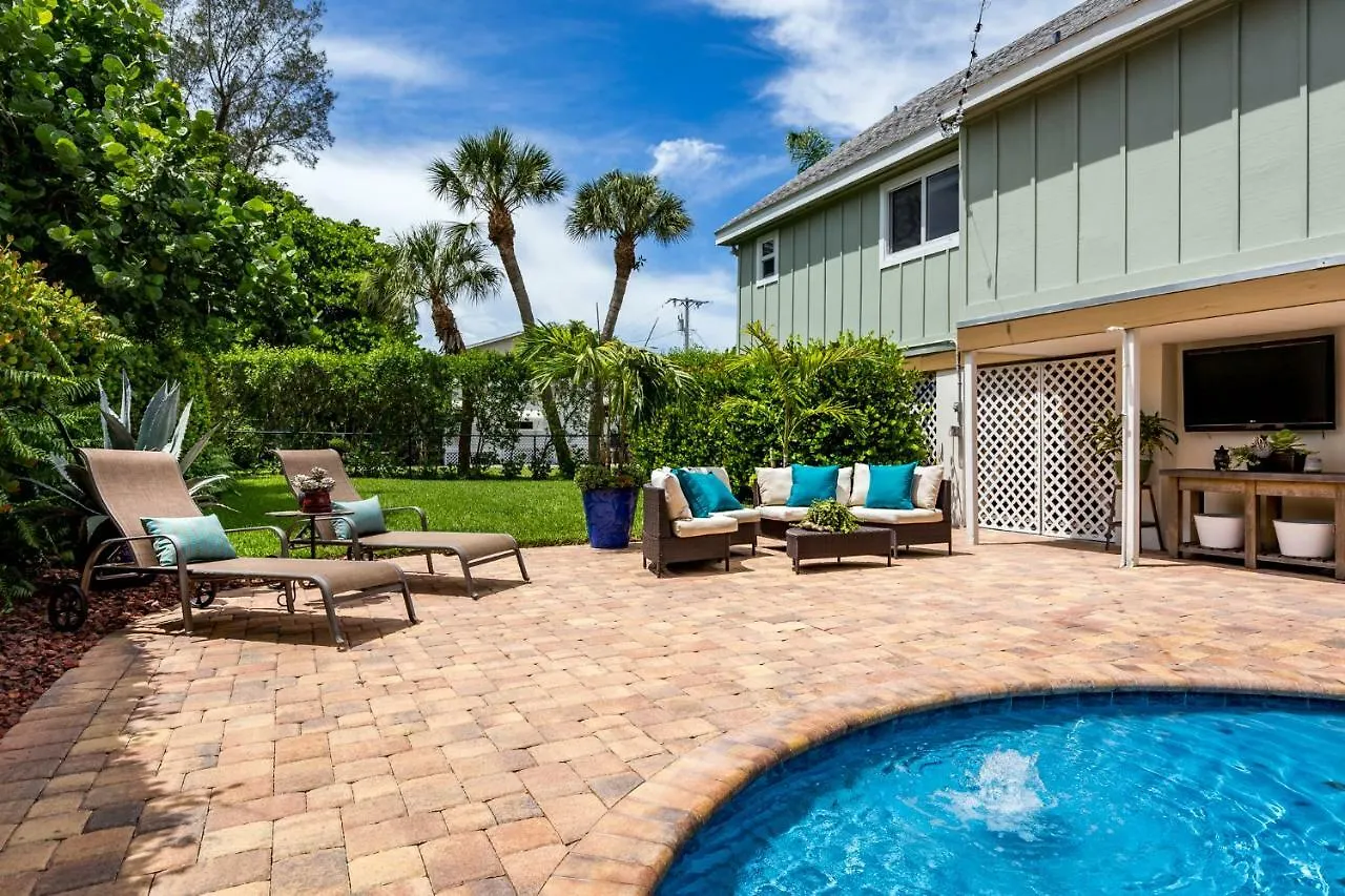 Miramar 124 Lower Unit, Studio, Pool, Wifi, Sleeps 2, Fire Pit *