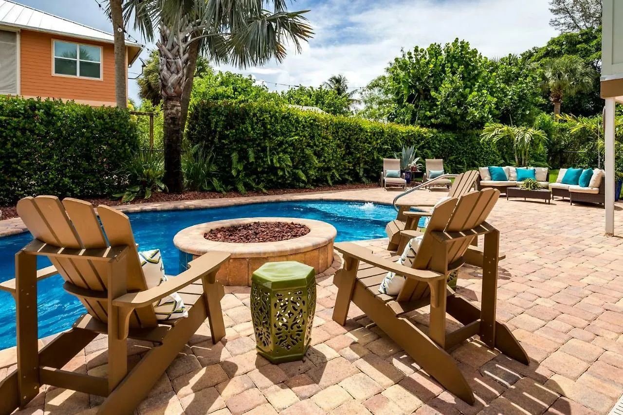 Miramar 124 Lower Unit, Studio, Pool, Wifi, Sleeps 2, Fire Pit *