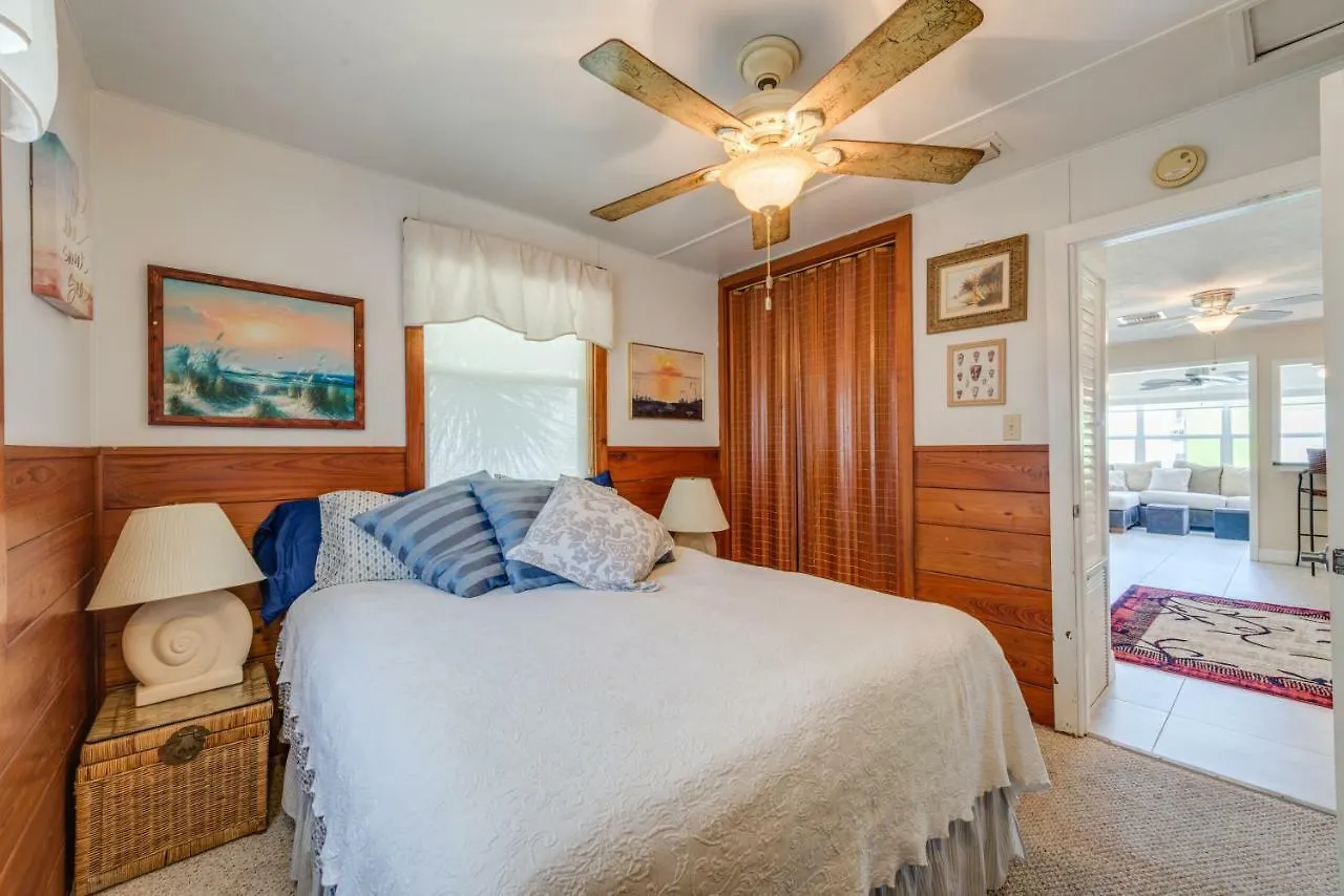 Gulf Beauty, 2 Bedrooms, Gulf Side Cottage, Sleeps 4 펜션 *