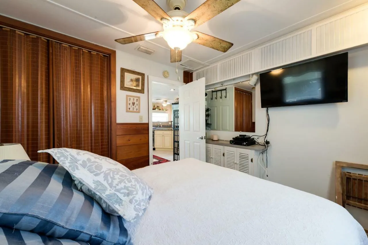 Gulf Beauty, 2 Bedrooms, Gulf Side Cottage, Sleeps 4 포르 마이어스 비치