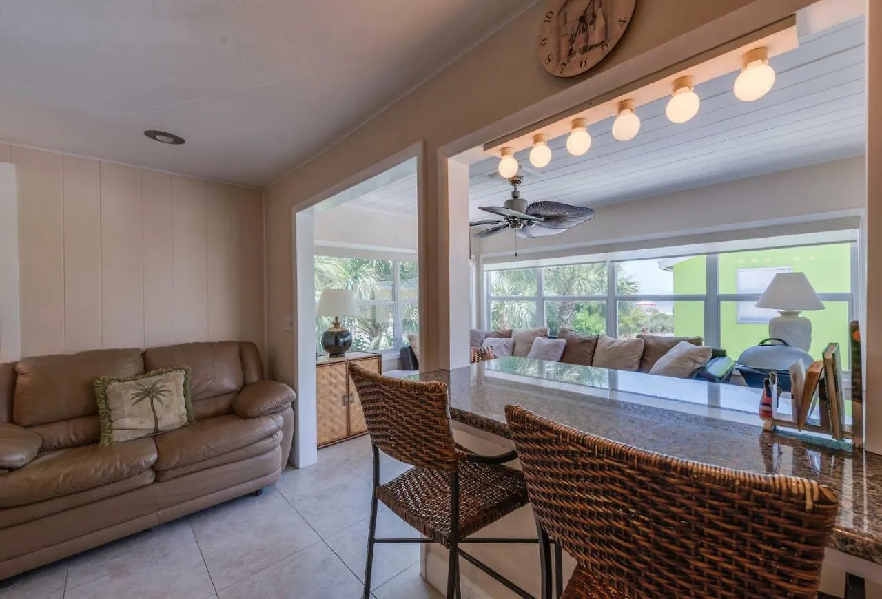펜션 Gulf Beauty, 2 Bedrooms, Gulf Side Cottage, Sleeps 4 *
