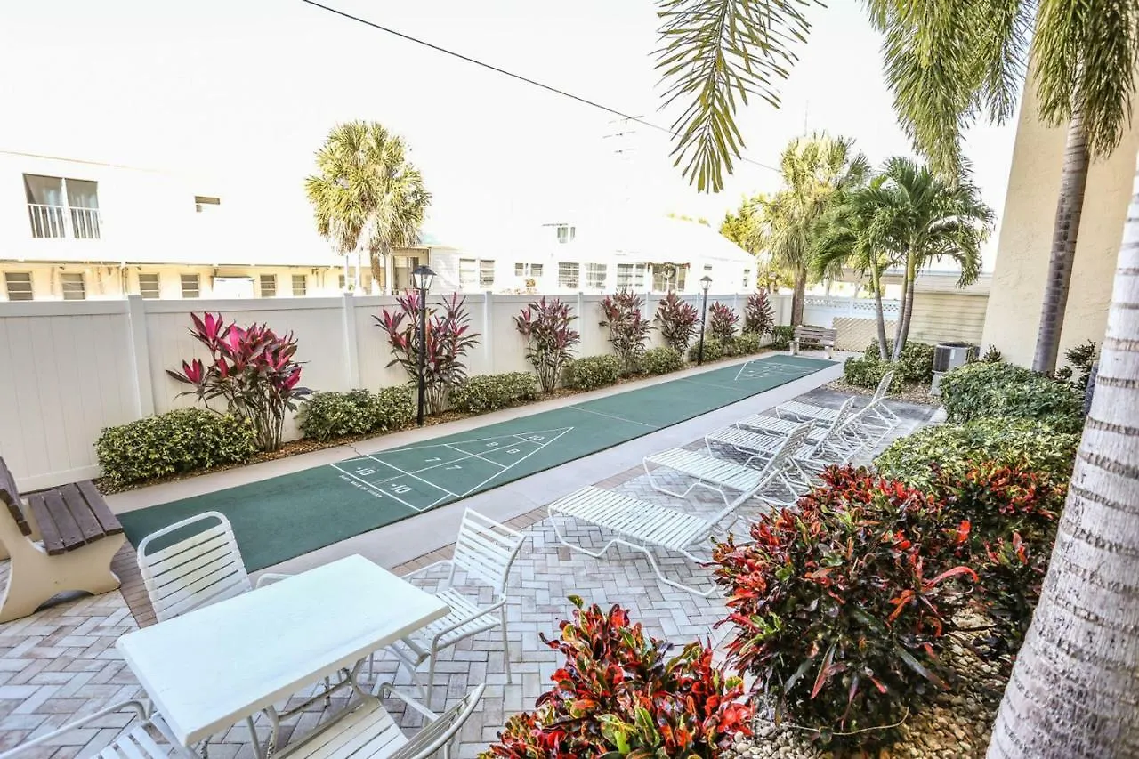 Estero Club East 31 *