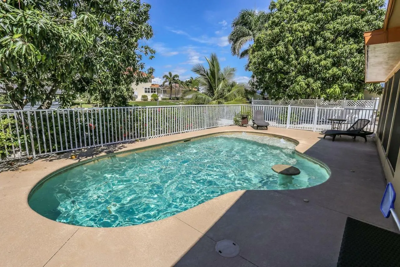 8297 Estero
