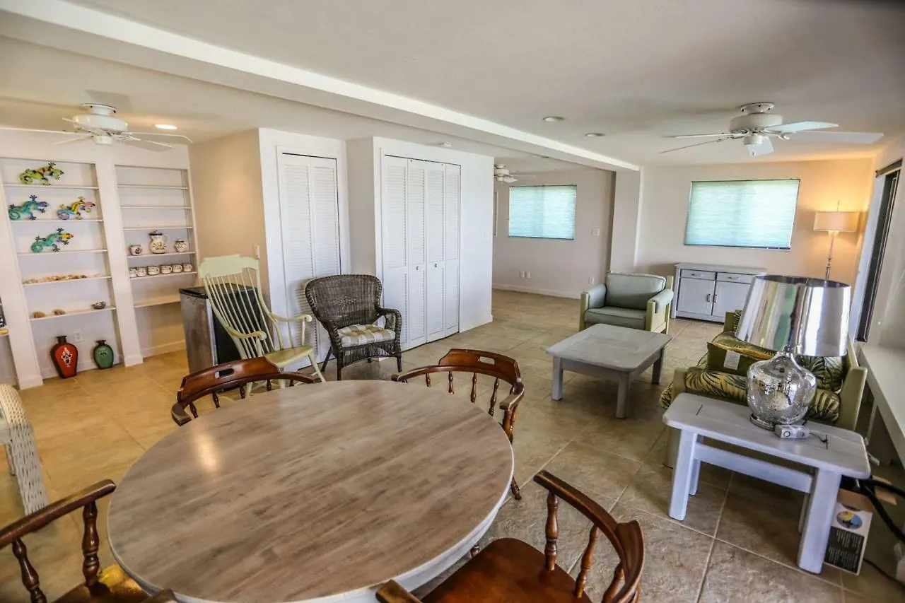205 Bayview Avenue * Fort Myers Beach