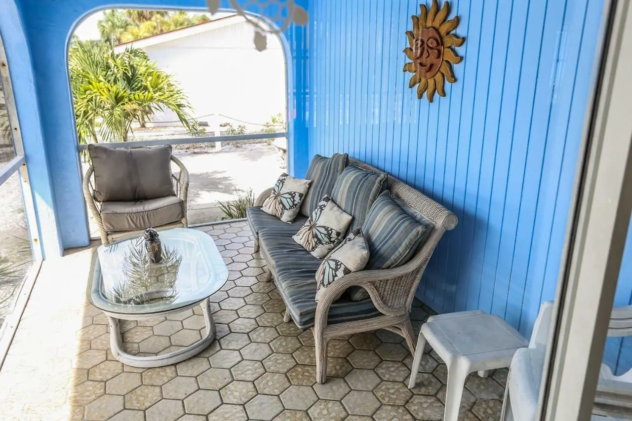 3561 Estero Blvd Manor