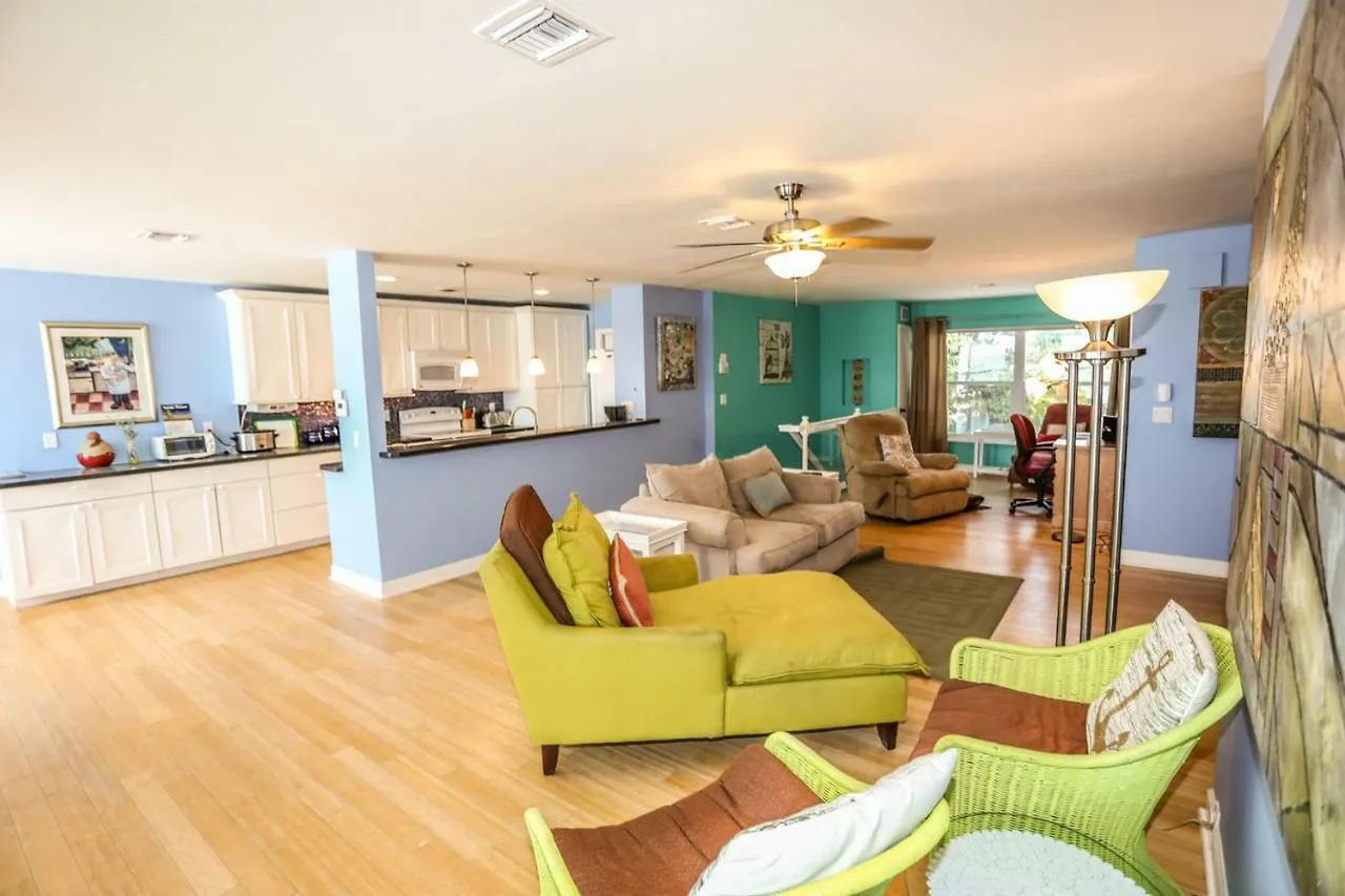 بيت للعطل 4000 Estero Blvd.
