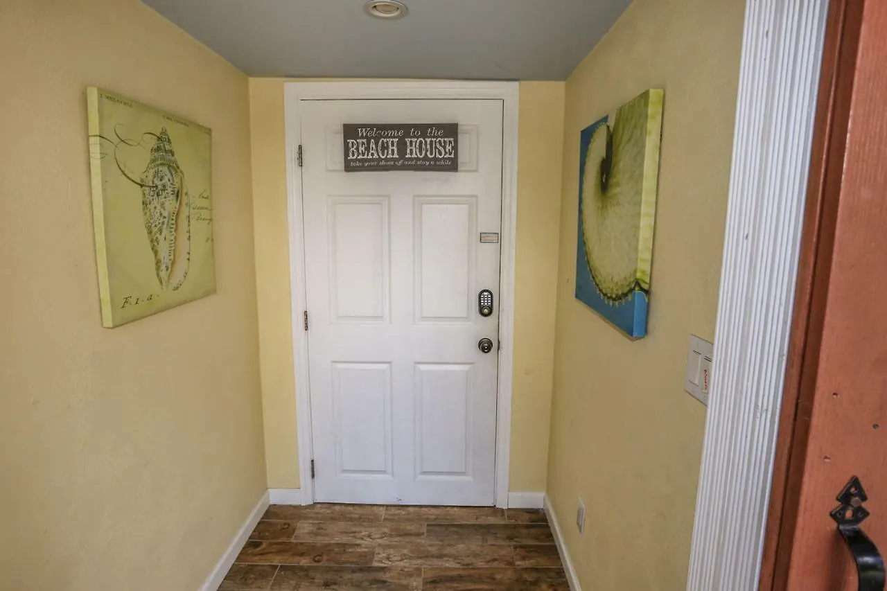 بيت للعطل 4000 Estero Blvd. *