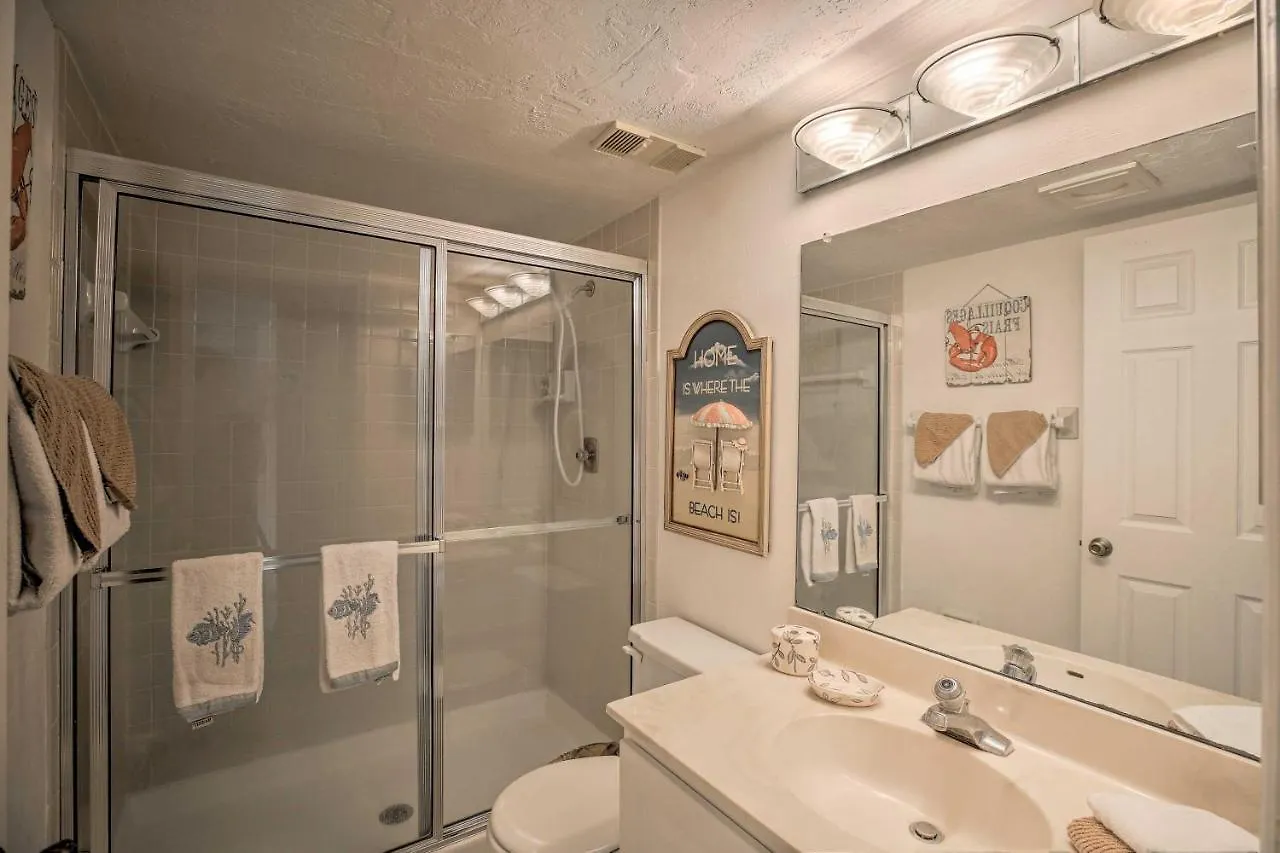 Luxe Beachfront Family With Pool Access And Views Appartamento *