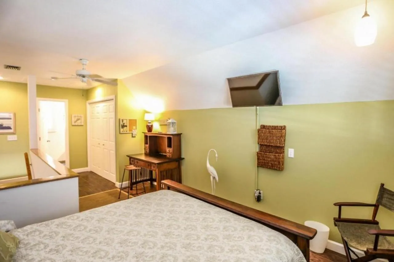 850 Oak Street *