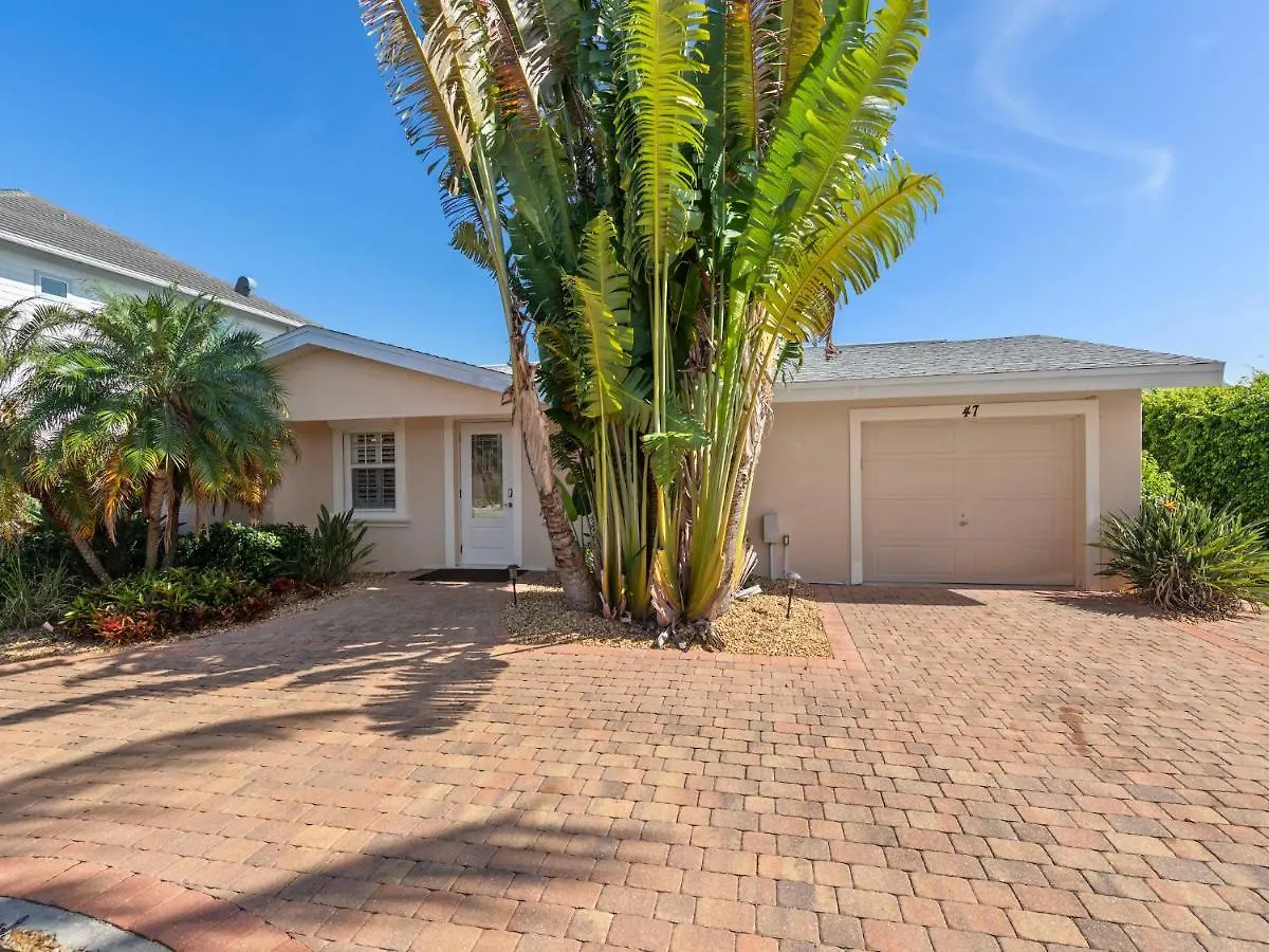 Manatee Cottage, 2 Bedrooms, Private Pool, Boat Dock, Canal, Sleeps 4 Fort Myers Beach