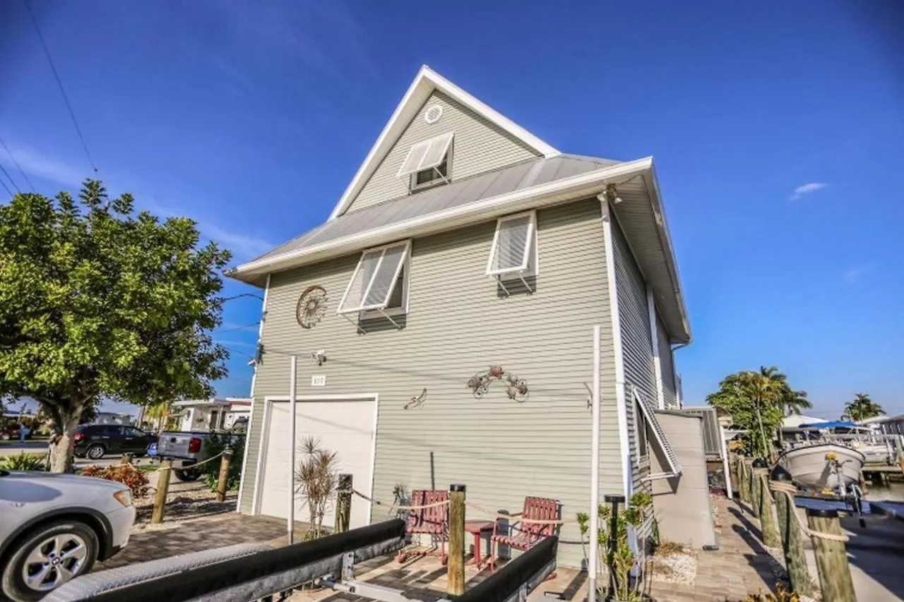 850 Oak Street *