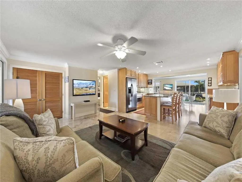 Manatee Cottage, 2 Bedrooms, Private Pool, Boat Dock, Canal, Sleeps 4 * Fort Myers Beach